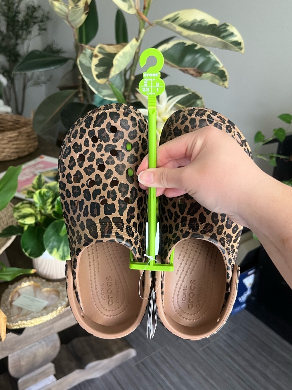 Platform leopard crocs!🐆 - Picture 2 of 9